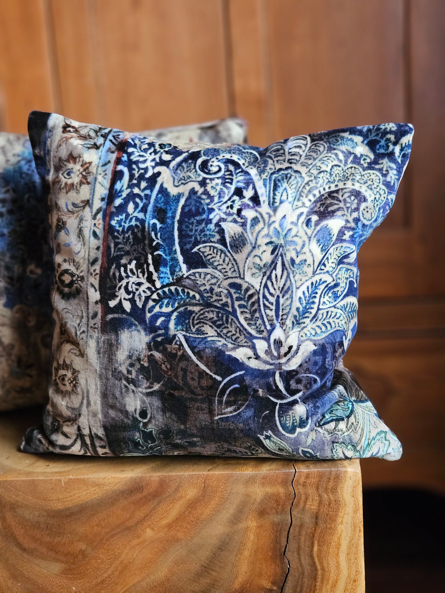 Trio, alpaga wool, velvet and linen