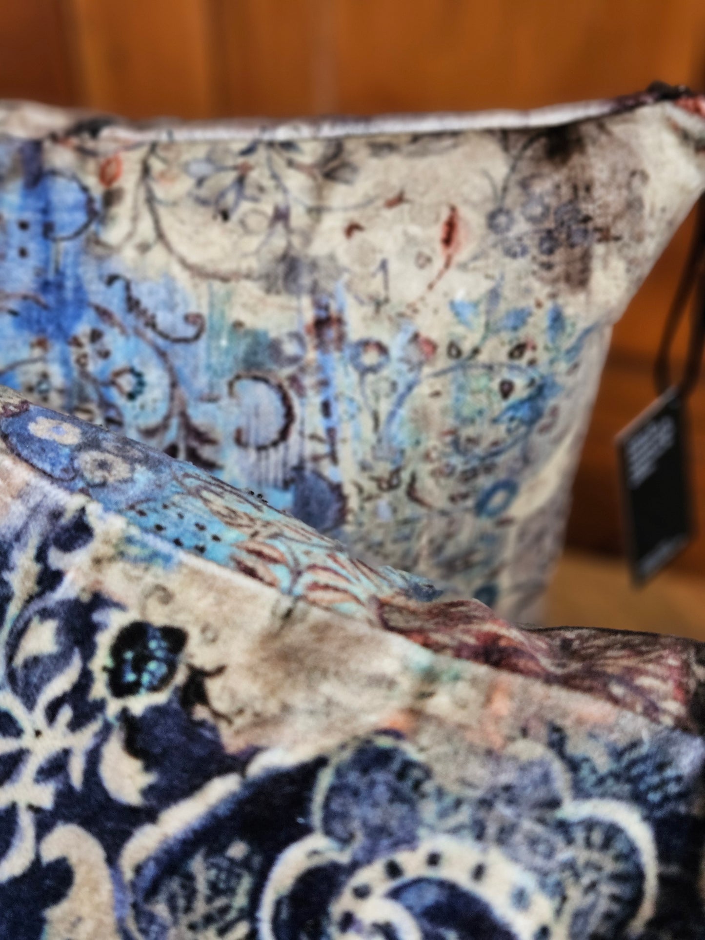 Set of velvet cushions