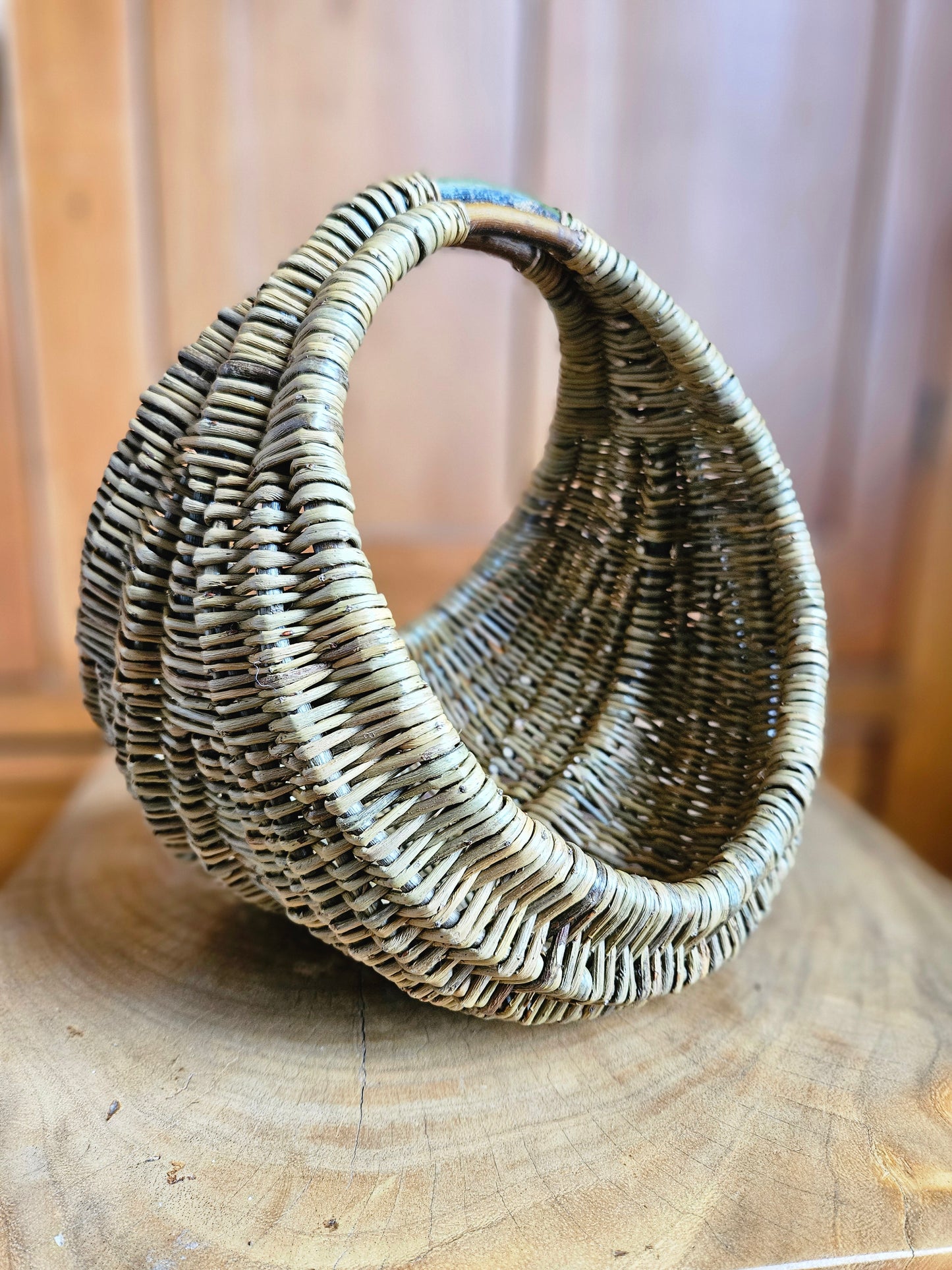 Ribbed basket