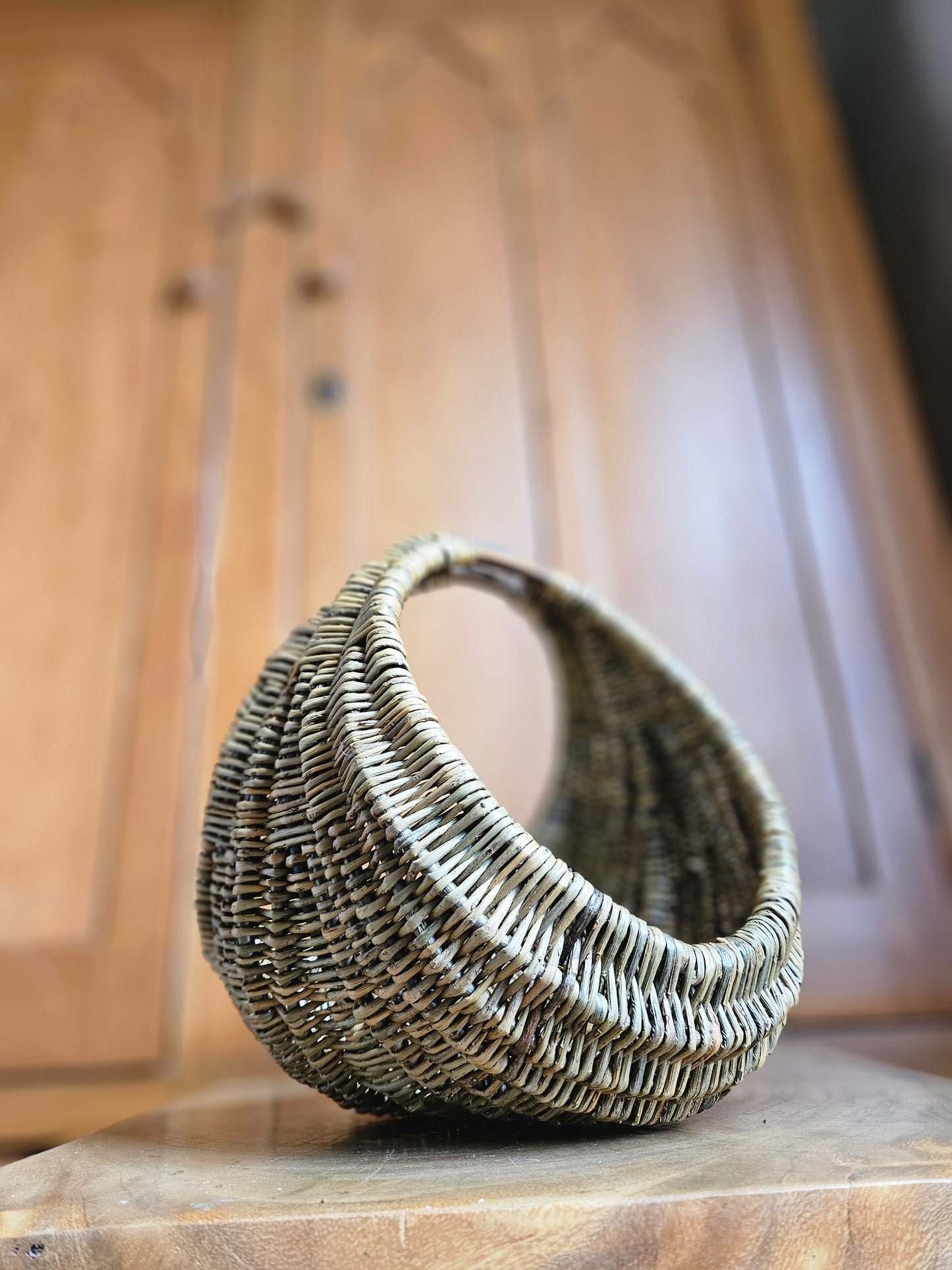 Ribbed basket
