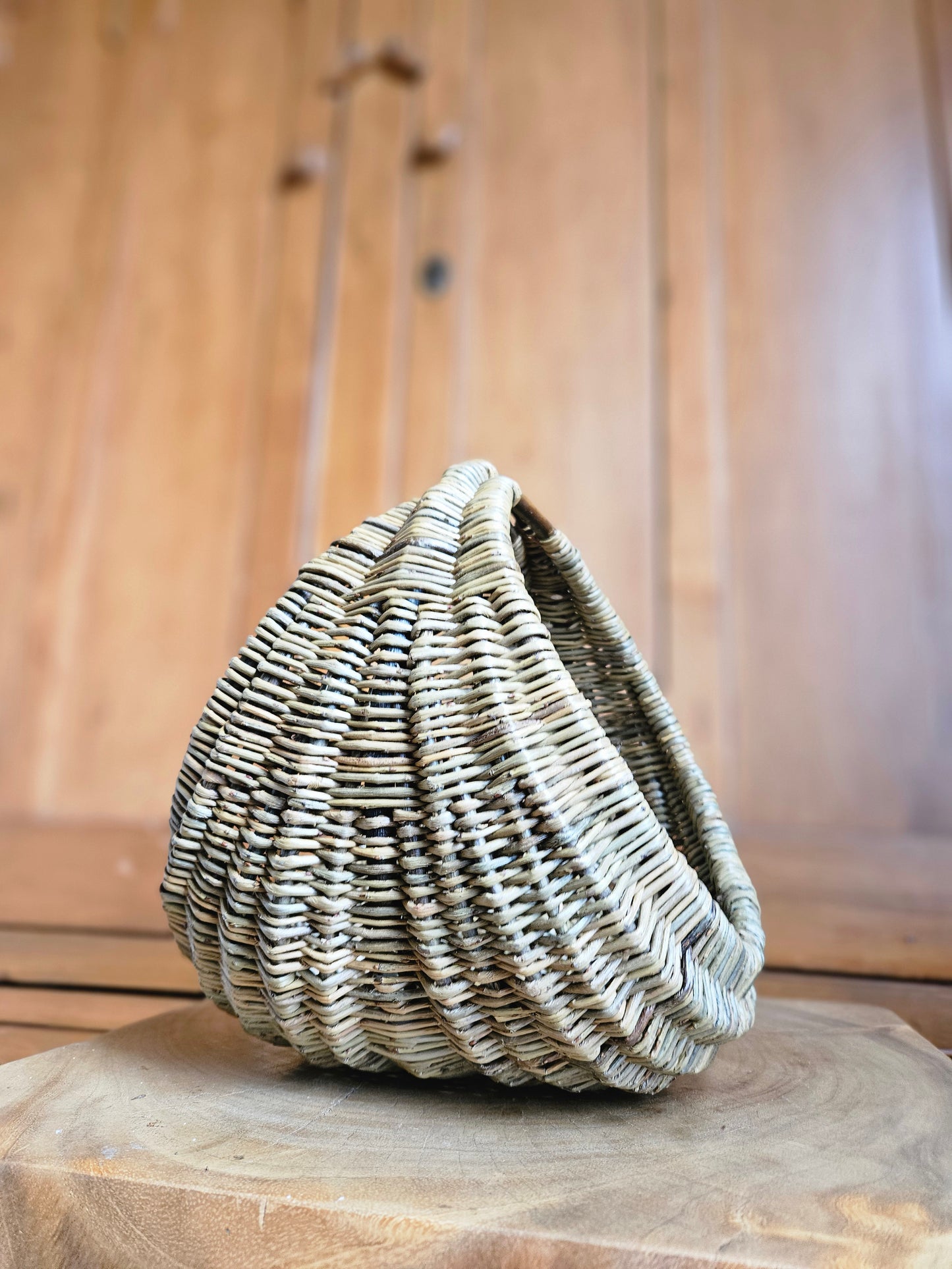 Ribbed basket