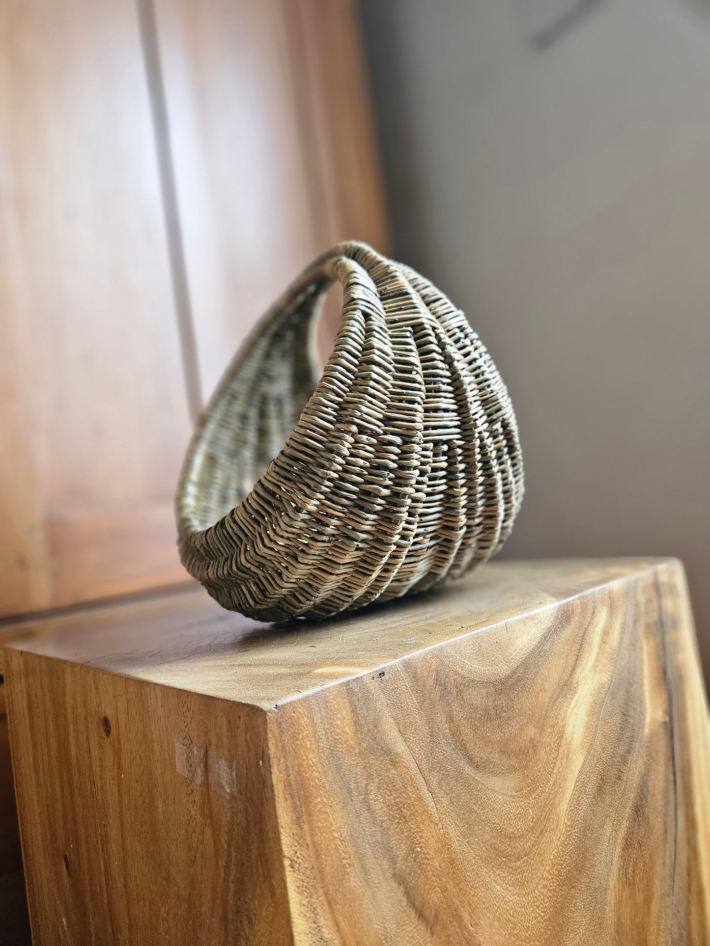 Ribbed basket