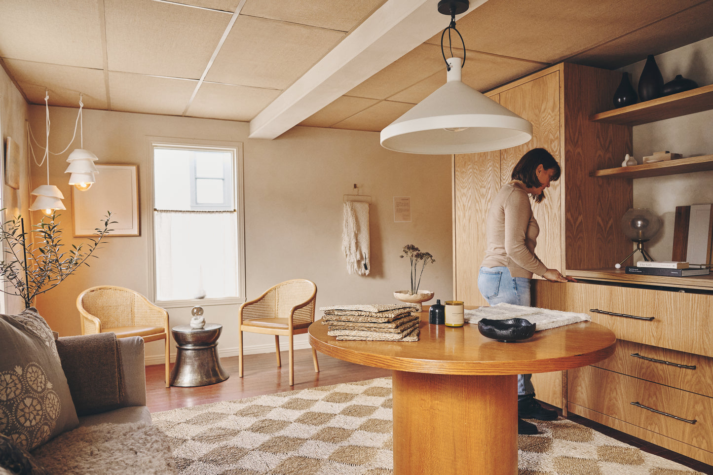 Round Teak Veneer Table