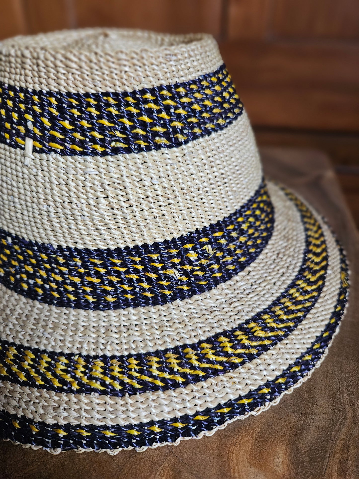 Chapeau tissé multi-rayures pour enfant